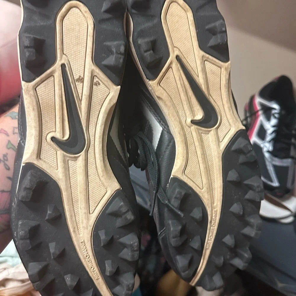 Nike Men's Black‎ and Silver Athletic Sneakers